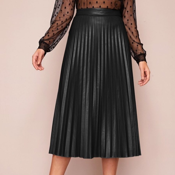 Black Vegan leather pleated accordion midi skirt - Picture 3 of 4